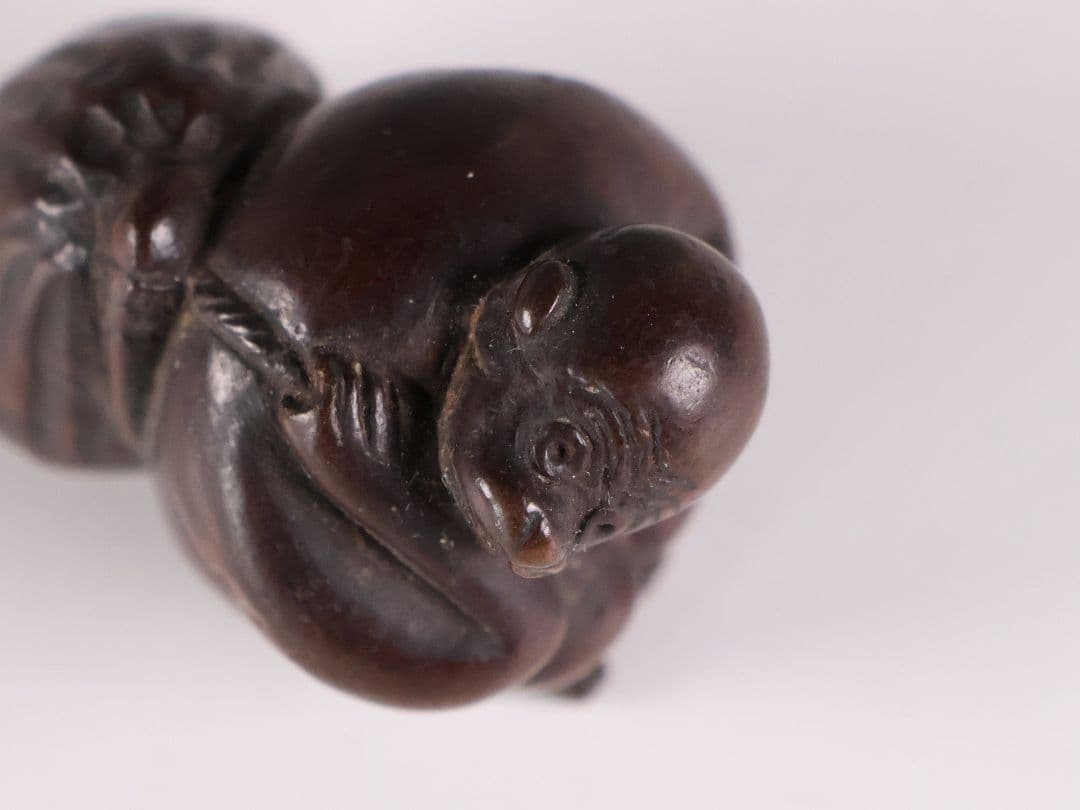 時代 堤物 猿と茄子 木彫 根付 木製【MB176】