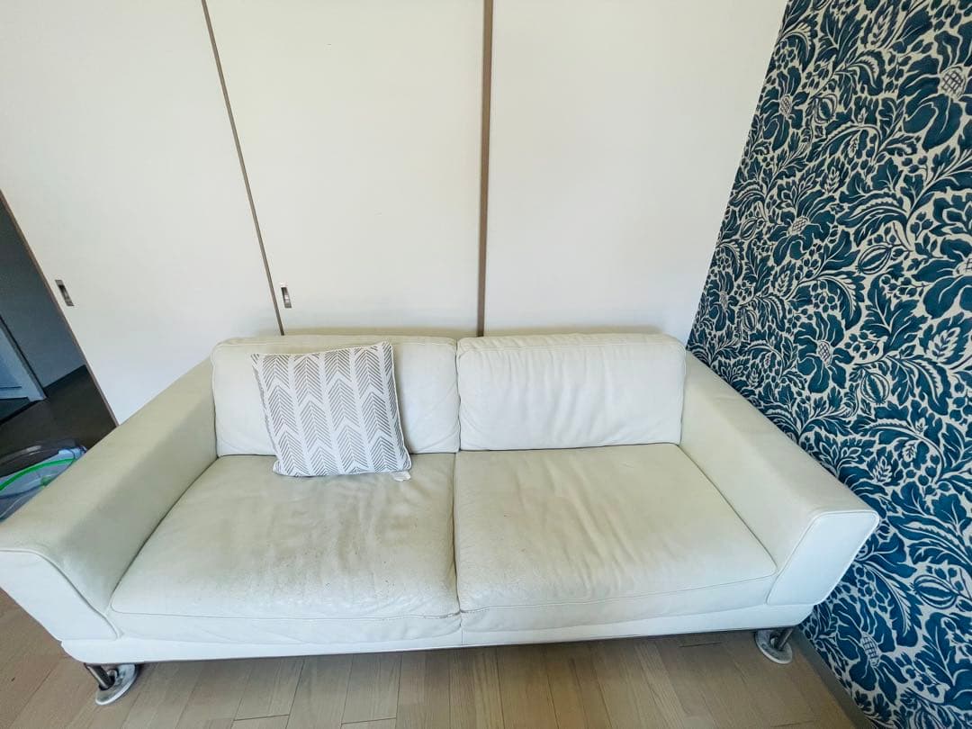 ホワイト革張りモダンソファ 梱包たの メル便利用