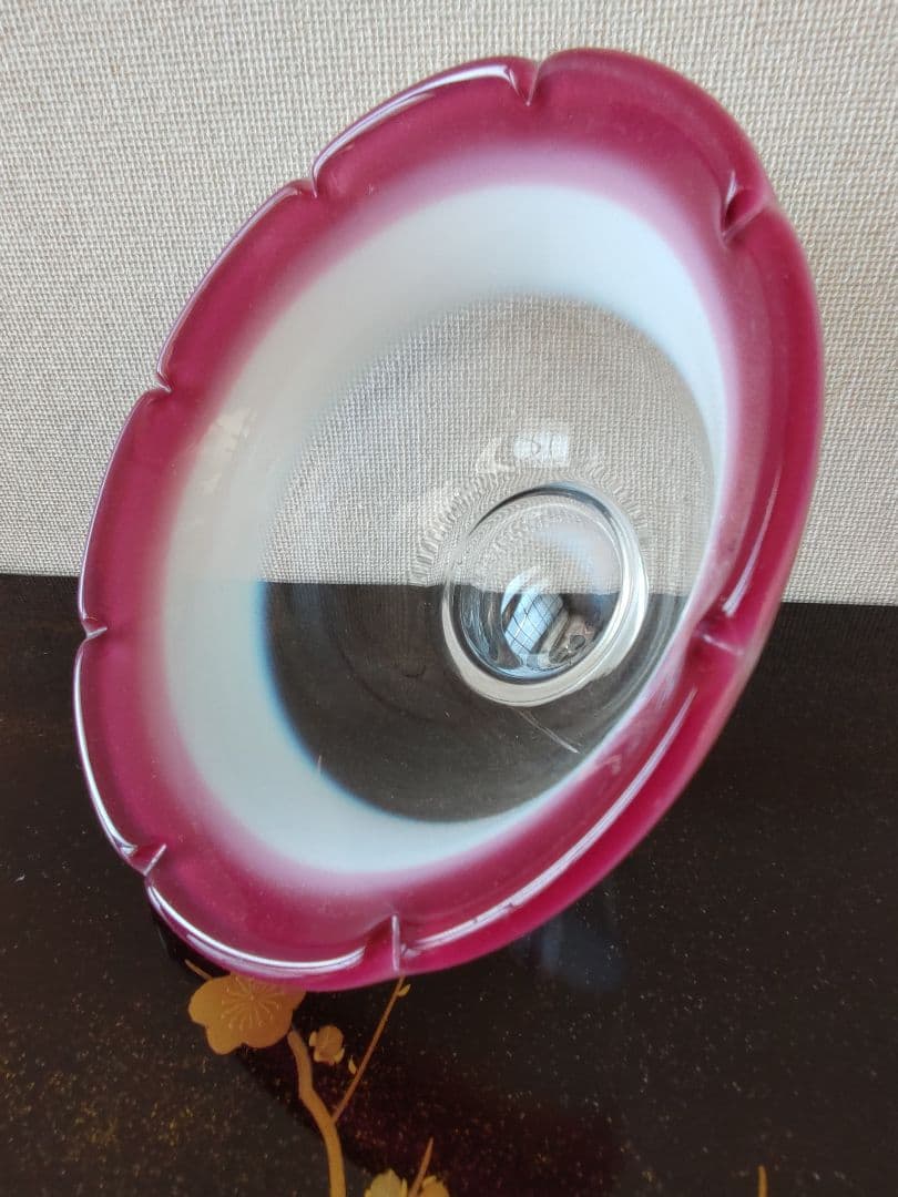 甲*】様 赤べり乳白暈し中鉢と受け皿