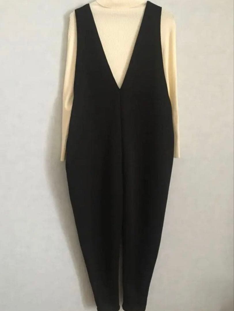 ETRÉ TOKYO Vネックサロペット 黒 美品 オールインワン