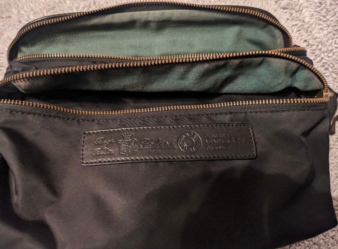 フェリージ　ボディバッグ