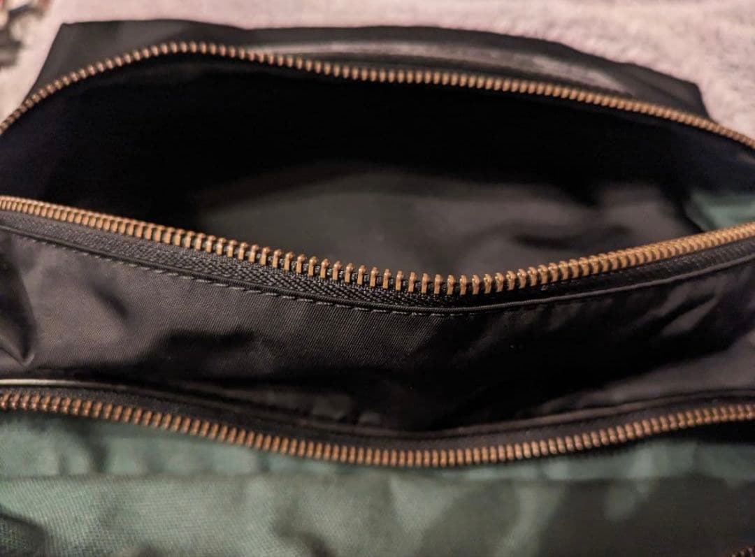 フェリージ　ボディバッグ