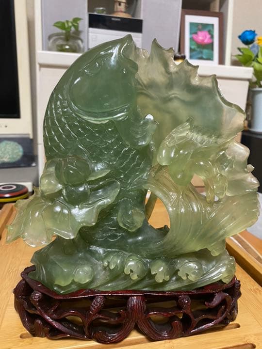 翡翠の鯉彫り骨董品17cm×17cm飾り置き物