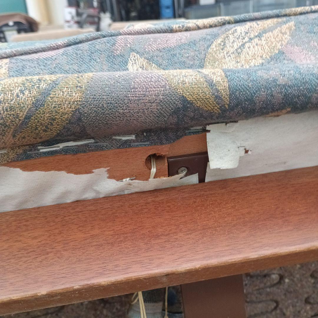 5077）カリモク　２人掛けソファー　難有品