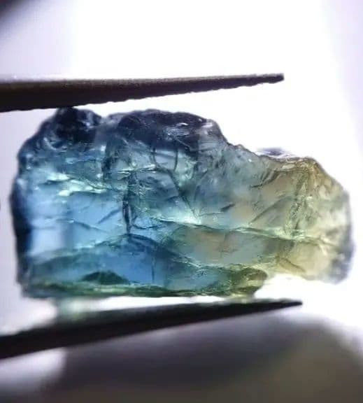 ケニア ガルバトゥラ産の サファイアの原石です。７ｃｔ