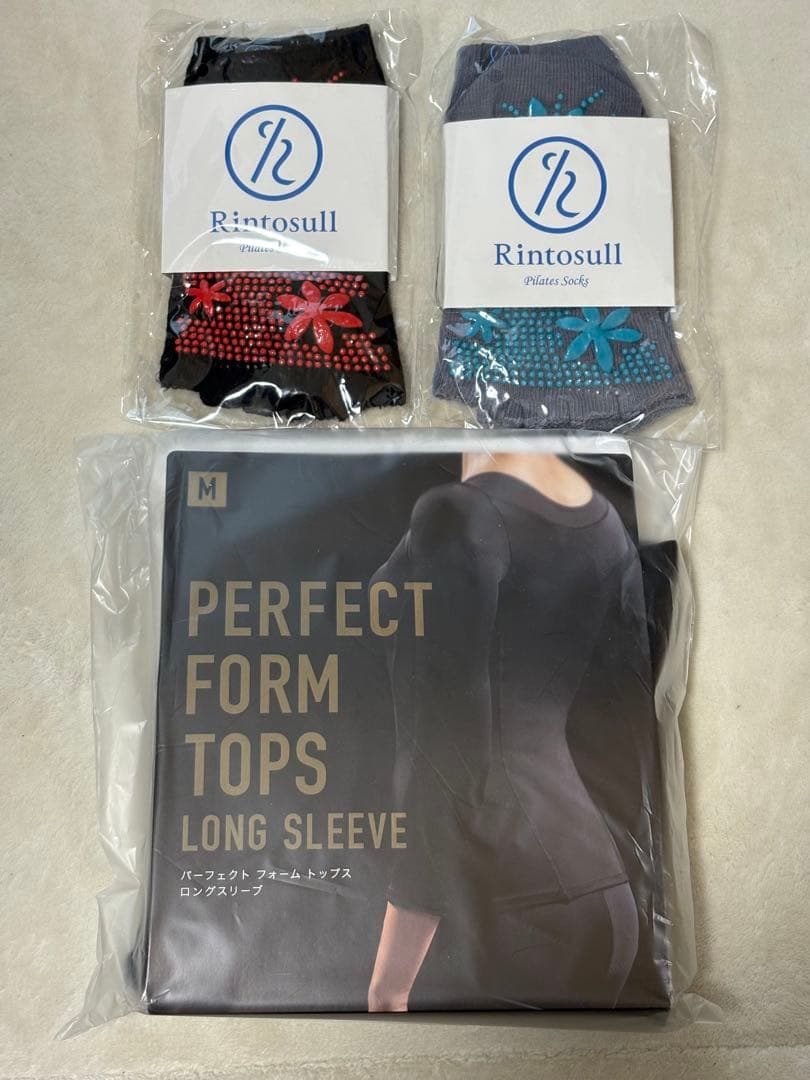 新品・未開封【リントスル】トップスMサイズとソックス2点のセット