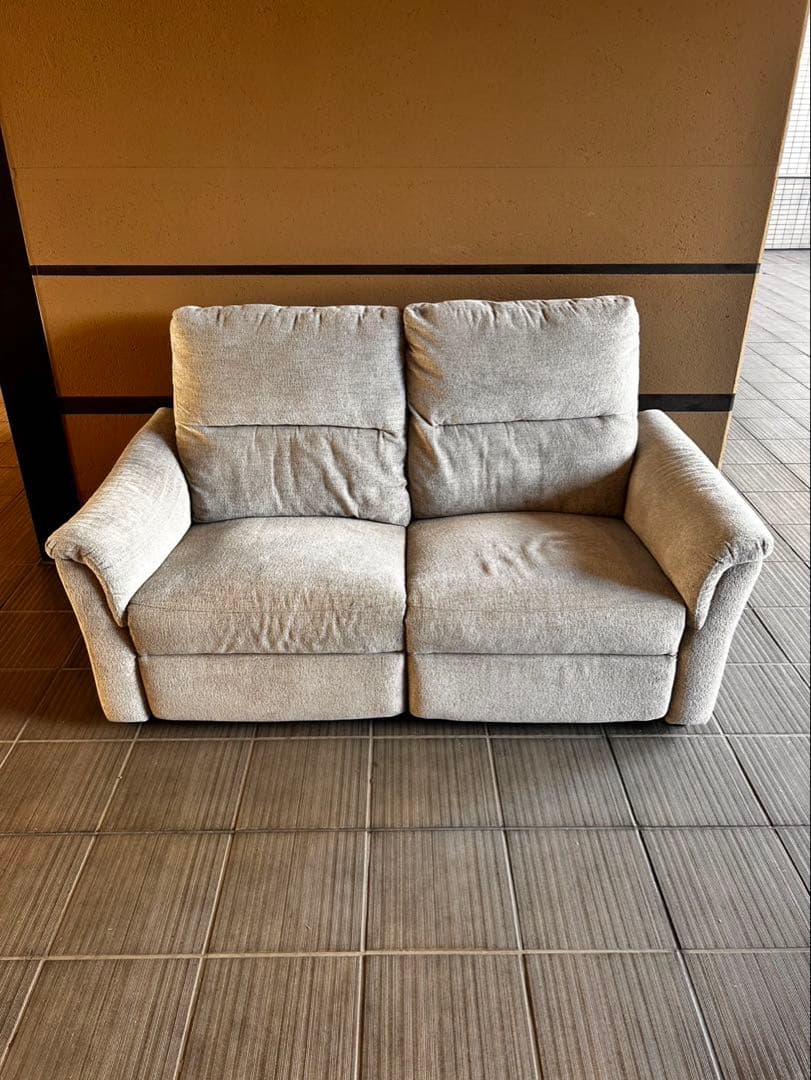 ニトリ　2人掛け　電動布張りリクライニングソファKK6133 BE/LGY