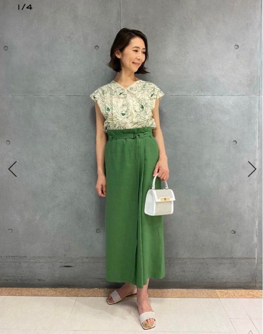 ラインリーフエンブロイダリーキャップスリーブブラウス　トゥモローランド