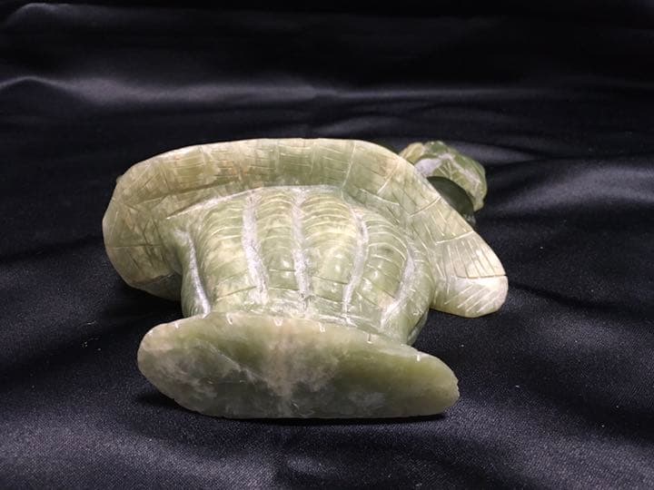 翡翠桃彫刻置物