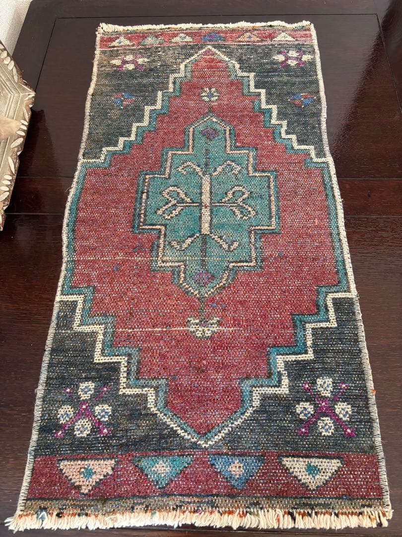 くすみレッドブラウントルコブルートルコヴィンテージ ラグ 目立った傷や汚れなし