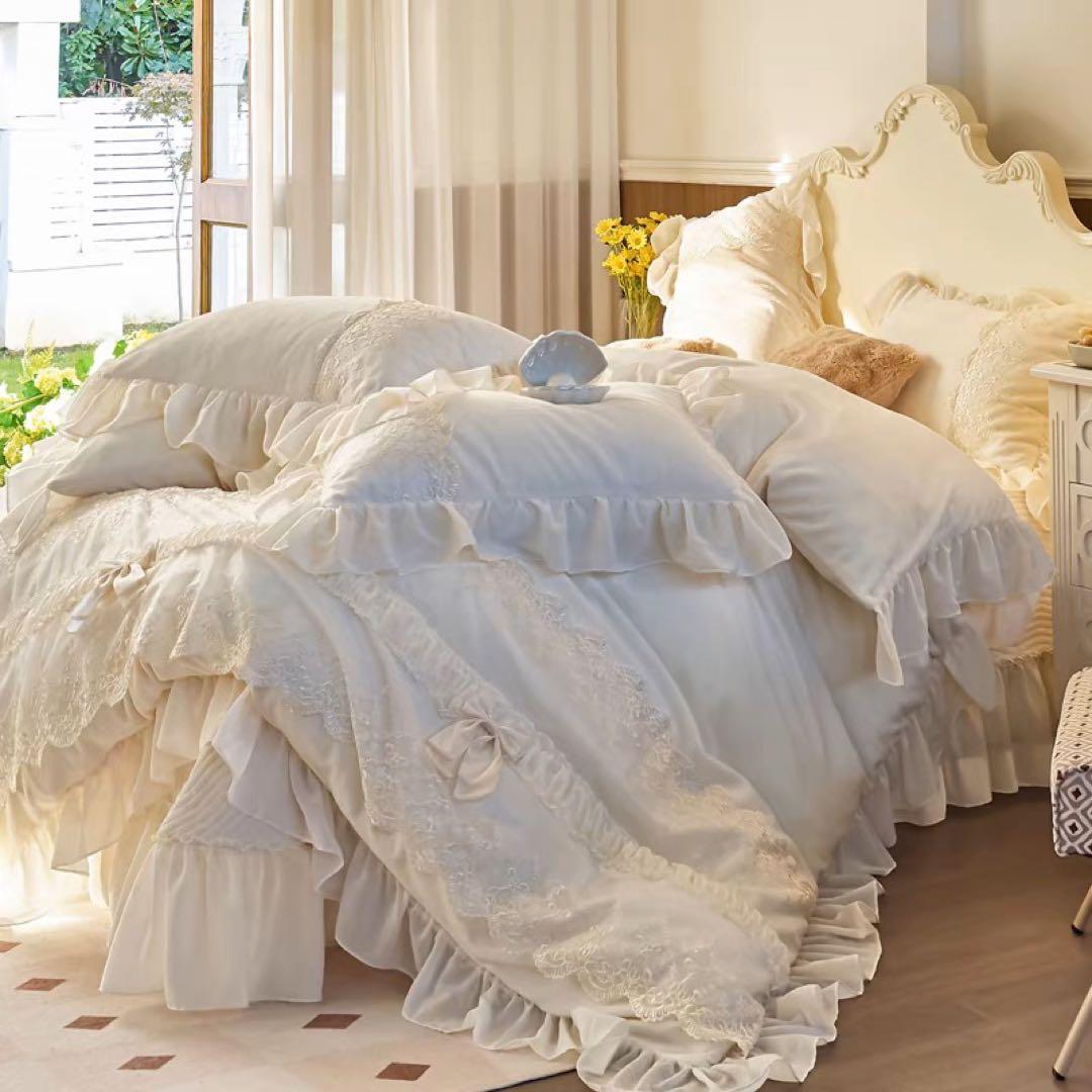 クリーム色フリル付きキングカバーセット