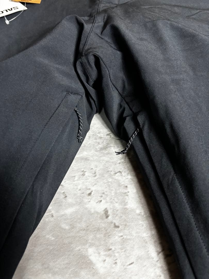 新品タグ付き SALOMON スノーボードウェア ジャケットのみ