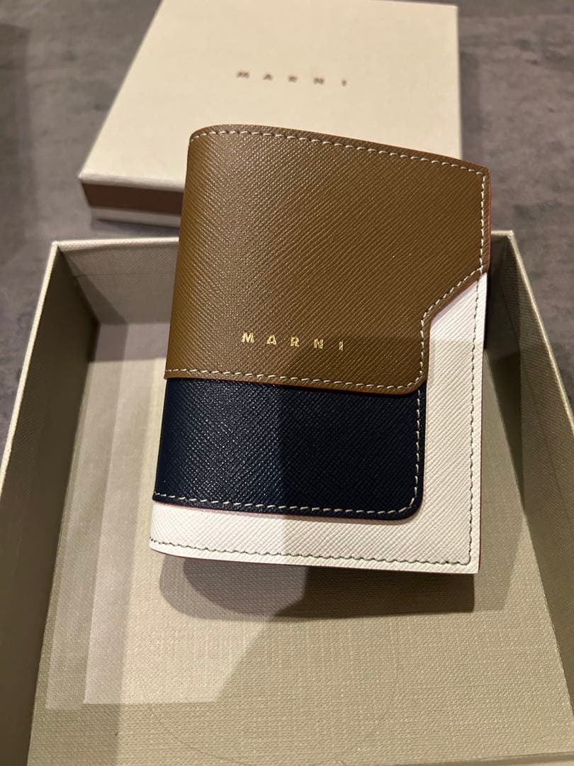 MARNI 二つ折り財布 ブラウン/ネイビー