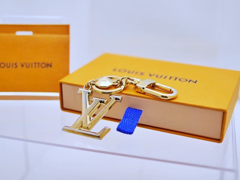 ⭐️美品　ルイヴィトン LOUIS VUITTON LVファセット キーホルダー