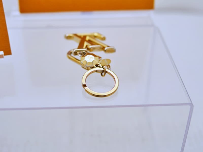 ⭐️美品　ルイヴィトン LOUIS VUITTON LVファセット キーホルダー