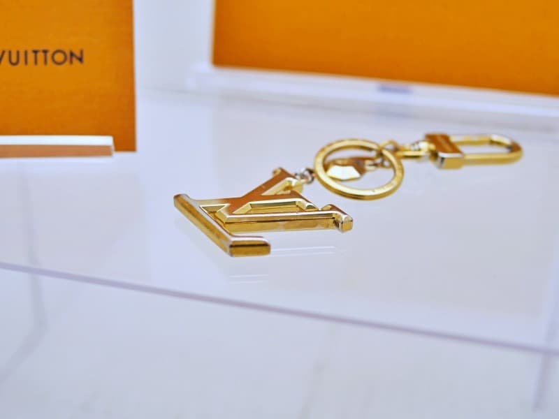 ⭐️美品　ルイヴィトン LOUIS VUITTON LVファセット キーホルダー