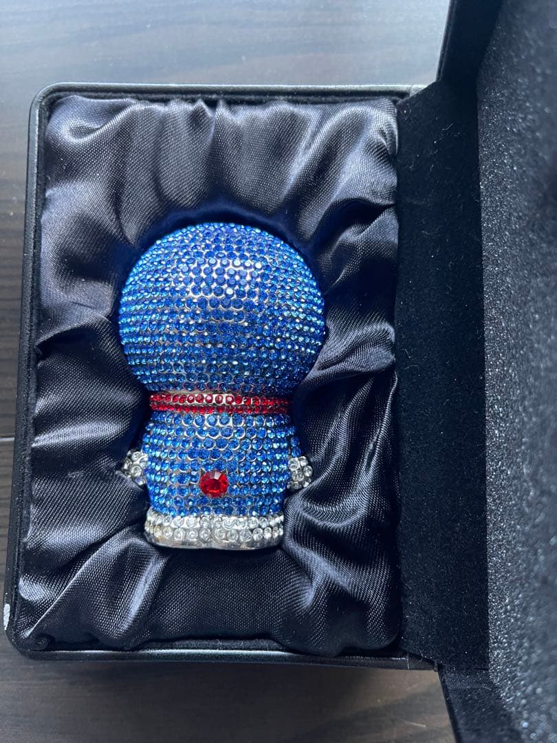 ドラえもん　スワロフスキークリスタル置物　希少物