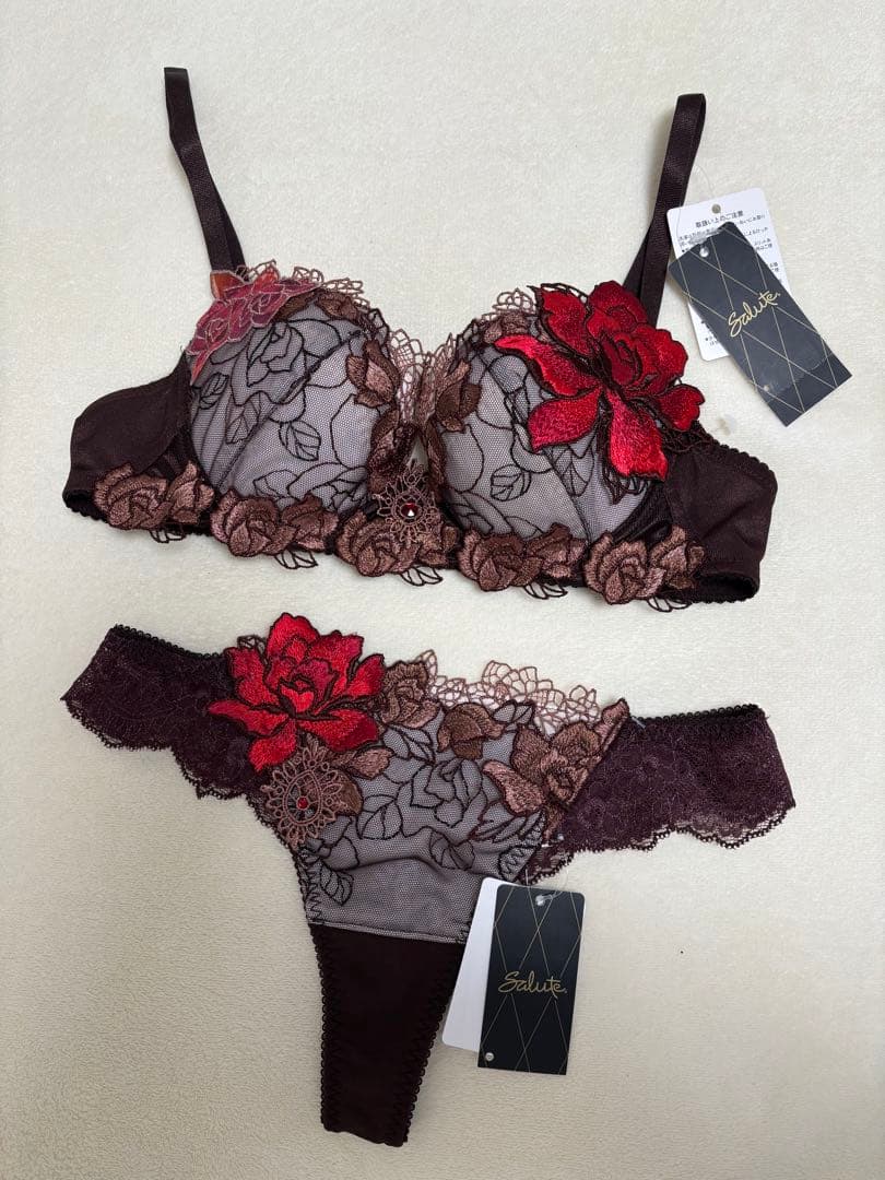 ワコール　サルート　76 ブラ　Tバックショーツ　ガーターベルト　空中庭園