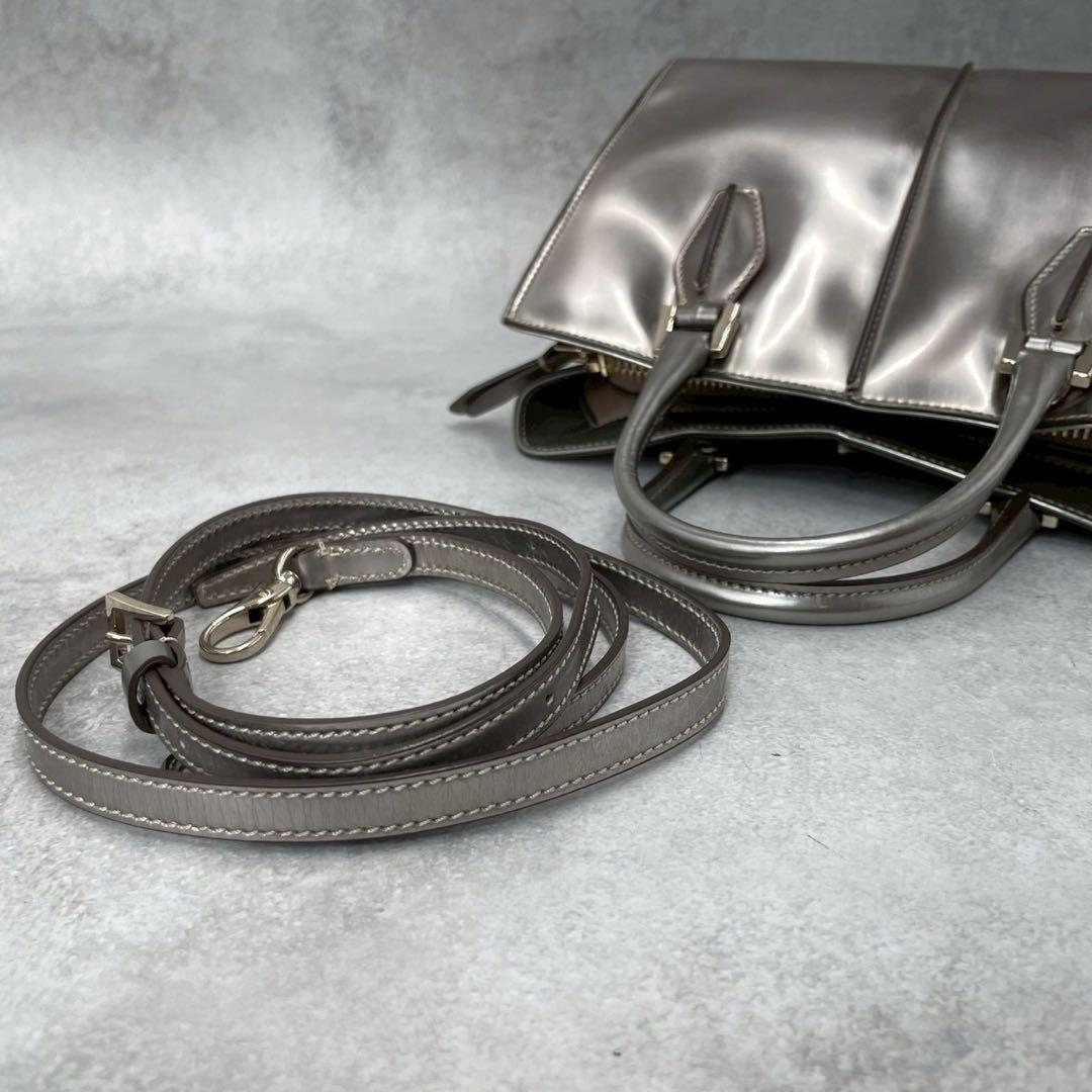 美品　トッズ　dバッグ　エナメル　2wayトートバッグ