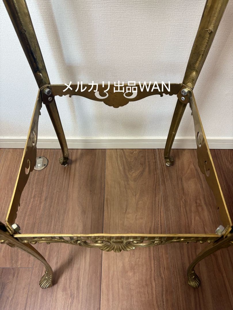 装飾的な金色ラック／コンソール