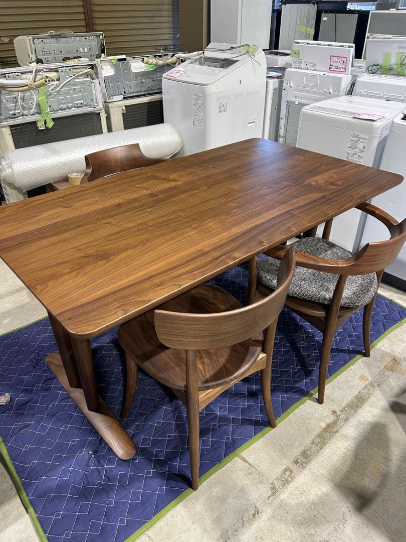 M*E様 美品飛騨産業キツツキマーク　ダイニングテーブル　3脚椅子セット