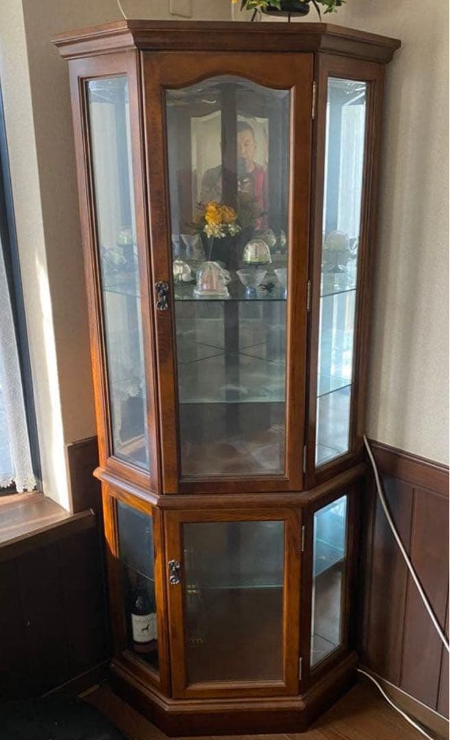 木製コーナーキャビネット クラシックデザイン