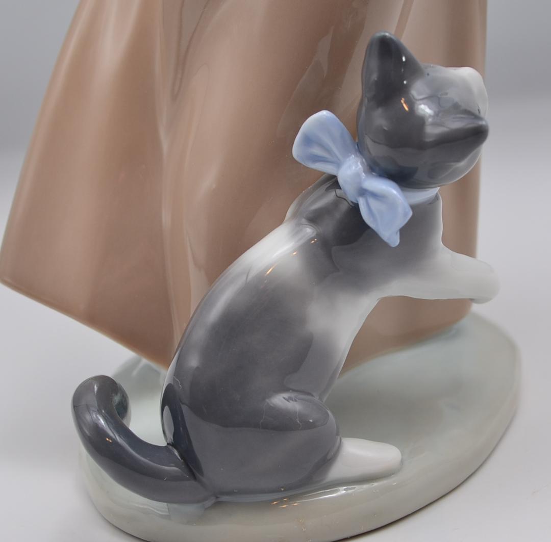 子猫を追って　＃1309　★リヤドロ　スペイン　ポーセリン　光沢仕上げ　箱付き