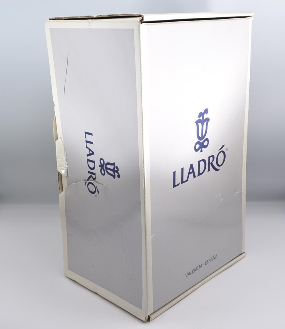 子猫を追って　＃1309　★リヤドロ　スペイン　ポーセリン　光沢仕上げ　箱付き