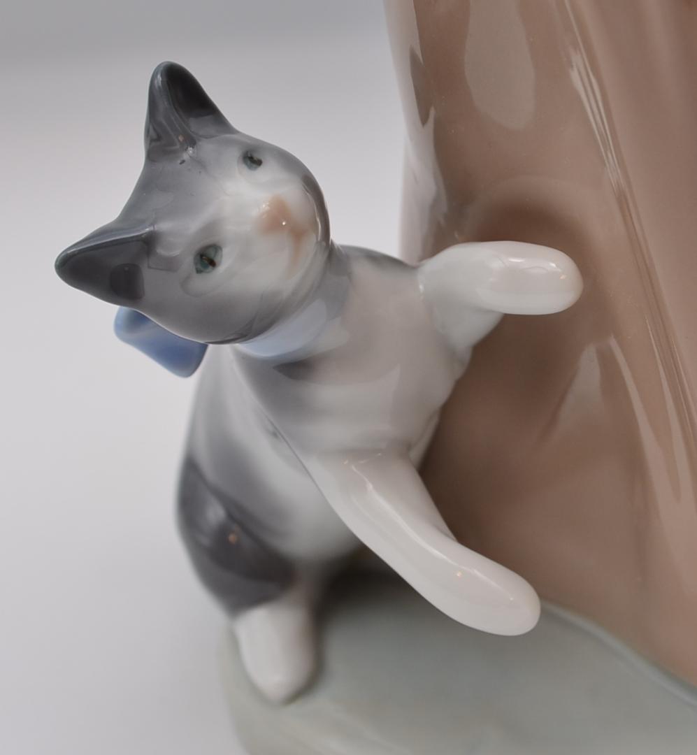 子猫を追って　＃1309　★リヤドロ　スペイン　ポーセリン　光沢仕上げ　箱付き