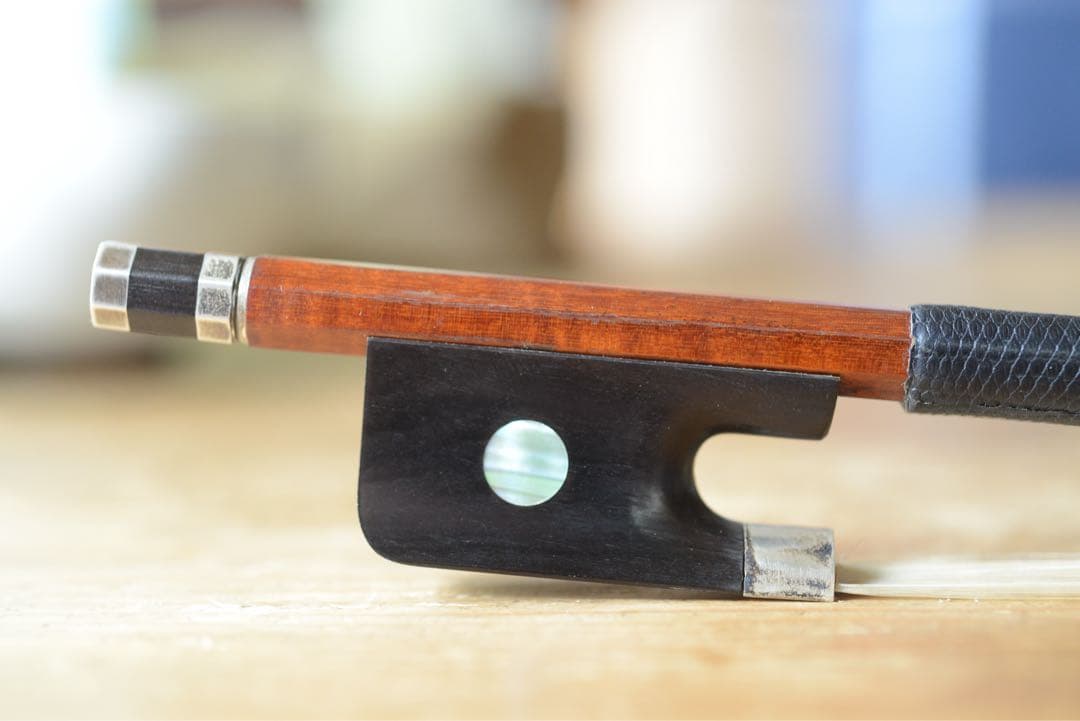 4/4 銀黒檀チェロ弓　美杢フェルナンブコ　80.6g