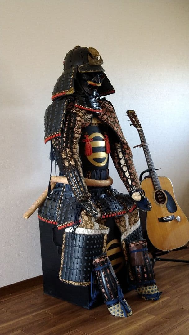 伝統的な日本の武士の甲冑等身大