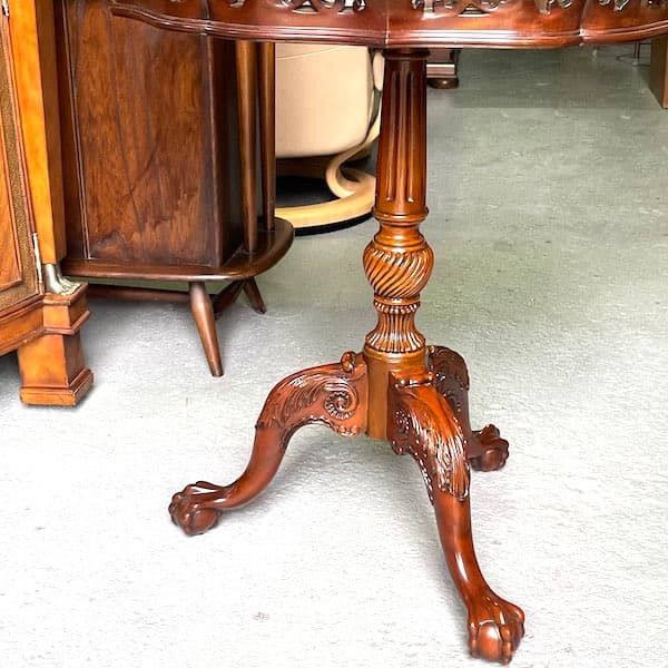 アンティーク調　オケージョナルテーブル　サイドテーブル　猫足机　透かし彫り