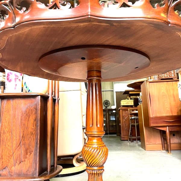 アンティーク調　オケージョナルテーブル　サイドテーブル　猫足机　透かし彫り