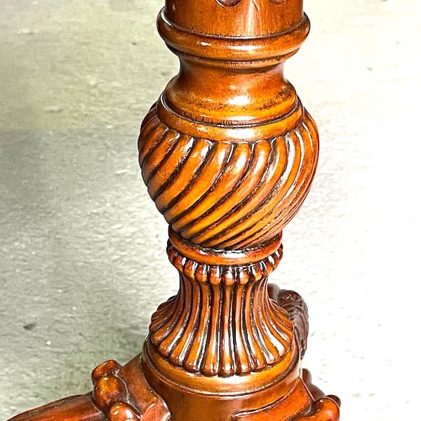 アンティーク調　オケージョナルテーブル　サイドテーブル　猫足机　透かし彫り