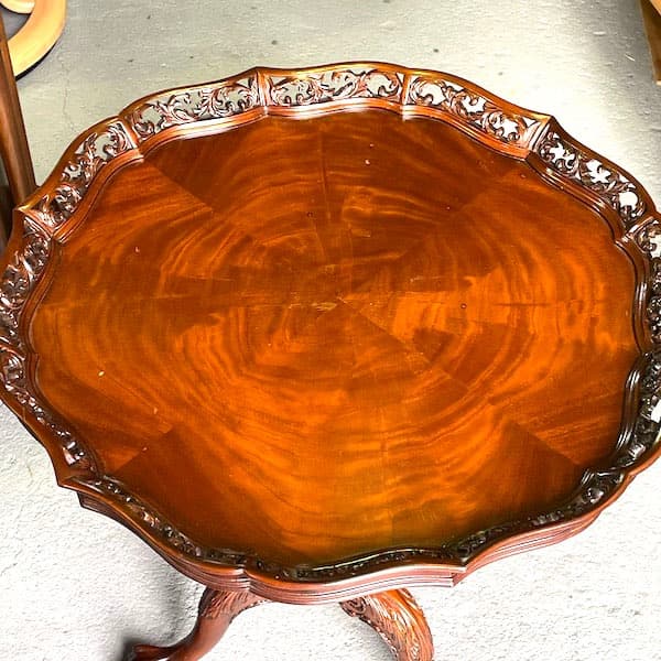 アンティーク調　オケージョナルテーブル　サイドテーブル　猫足机　透かし彫り