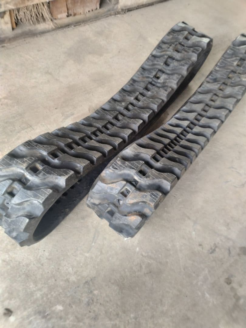 未使用 MRC ゴムクローラー 250×72×48 2本