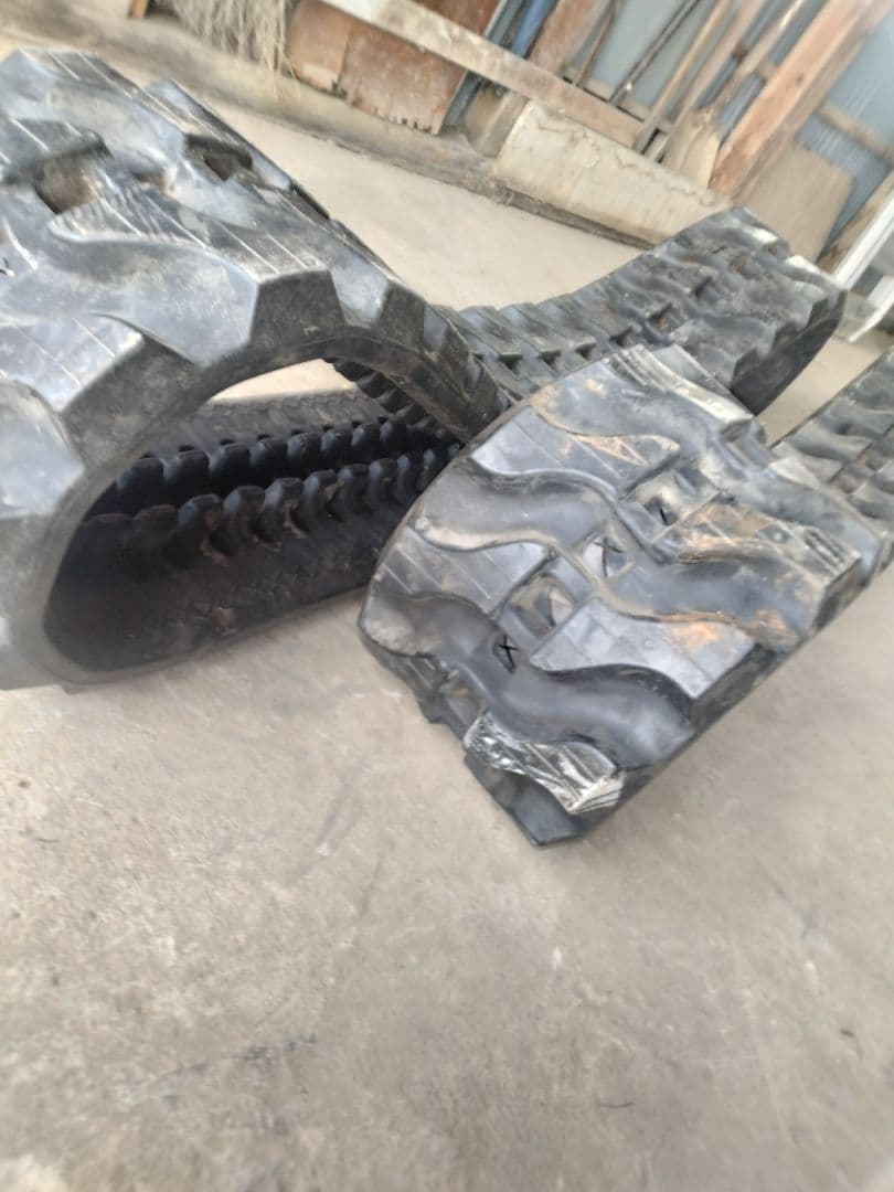 未使用 MRC ゴムクローラー 250×72×48 2本