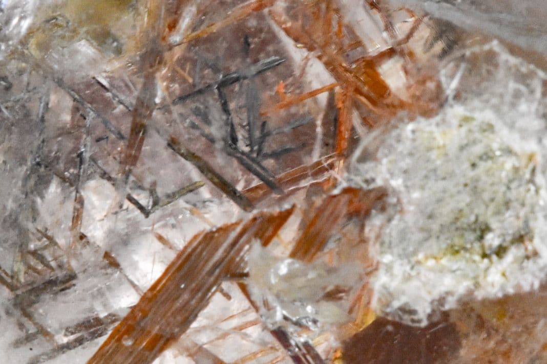 パキスタン スカルドゥ産 グリッドルチルインクォーツ ダブルターミネーション