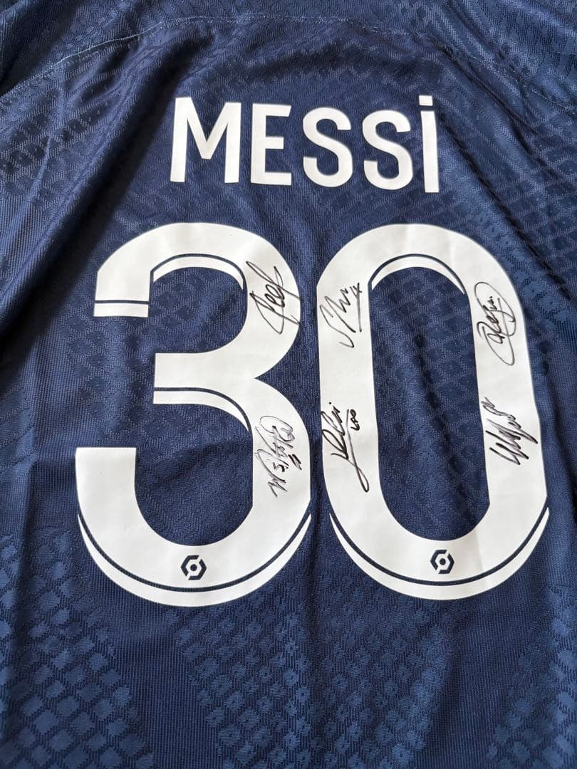 n*o様 メッシ、ネイマール他サイン入り PSG ユニフォーム 30番