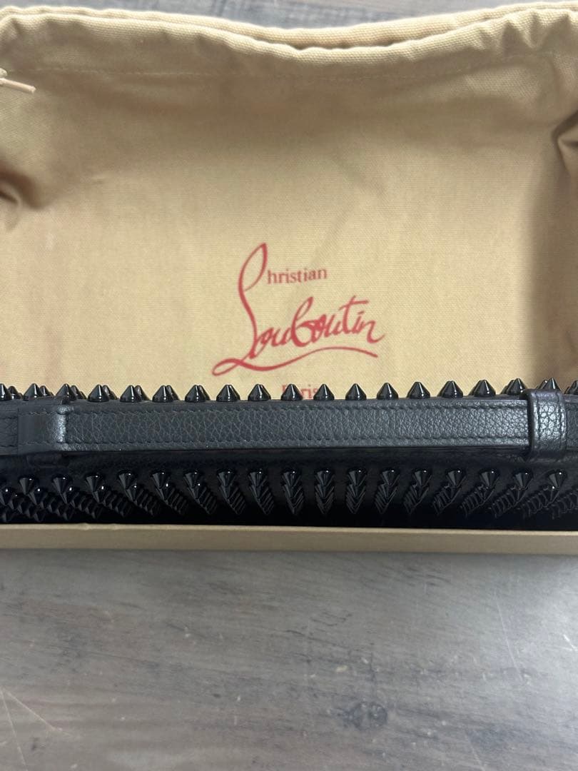 美品！Christian Louboutin パネトーネ　長財布
