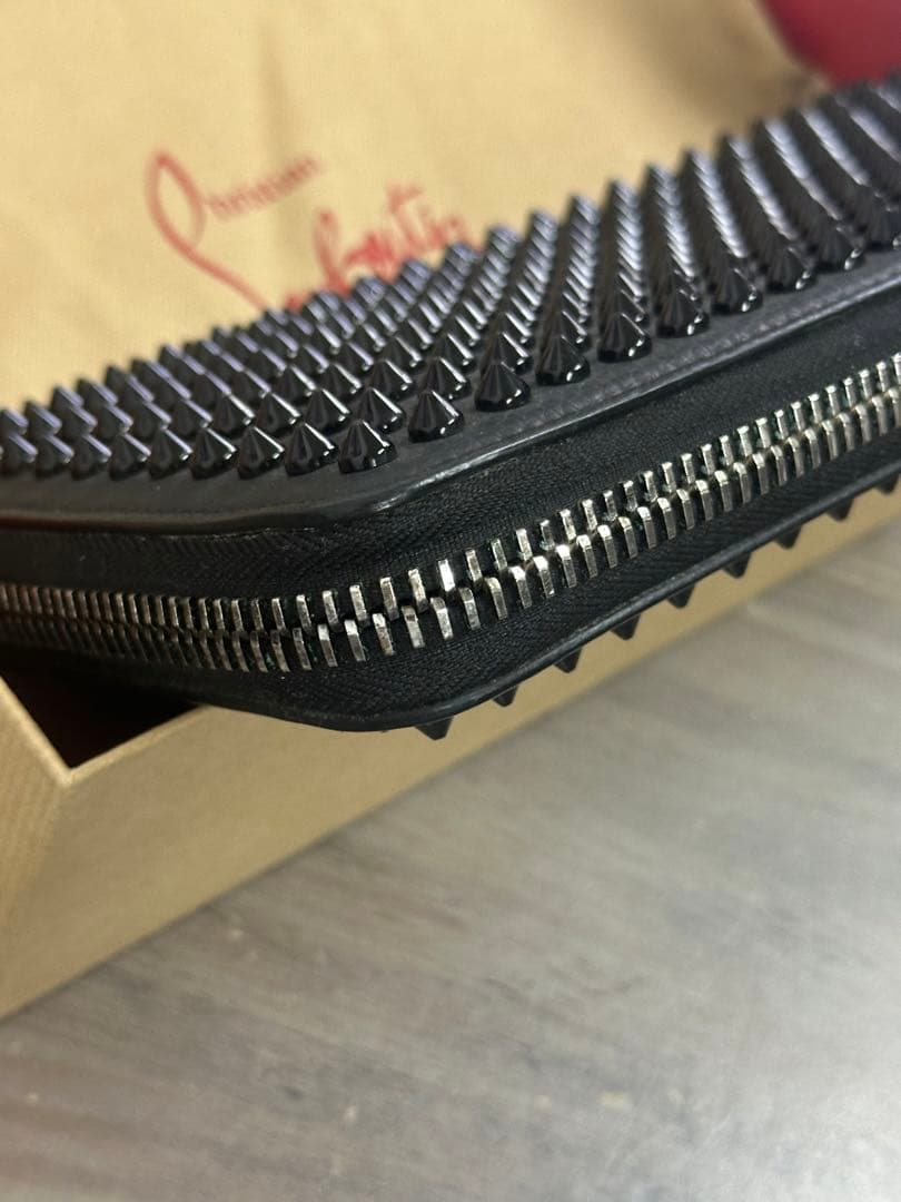 美品！Christian Louboutin パネトーネ　長財布