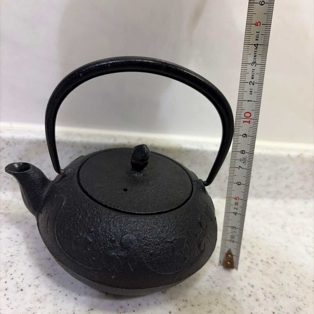 南部鉄器　波千鳥柄急須　と　鍋敷き　天女柄