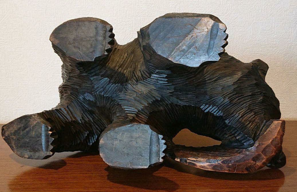 値下げしました　熊   木彫り台付き