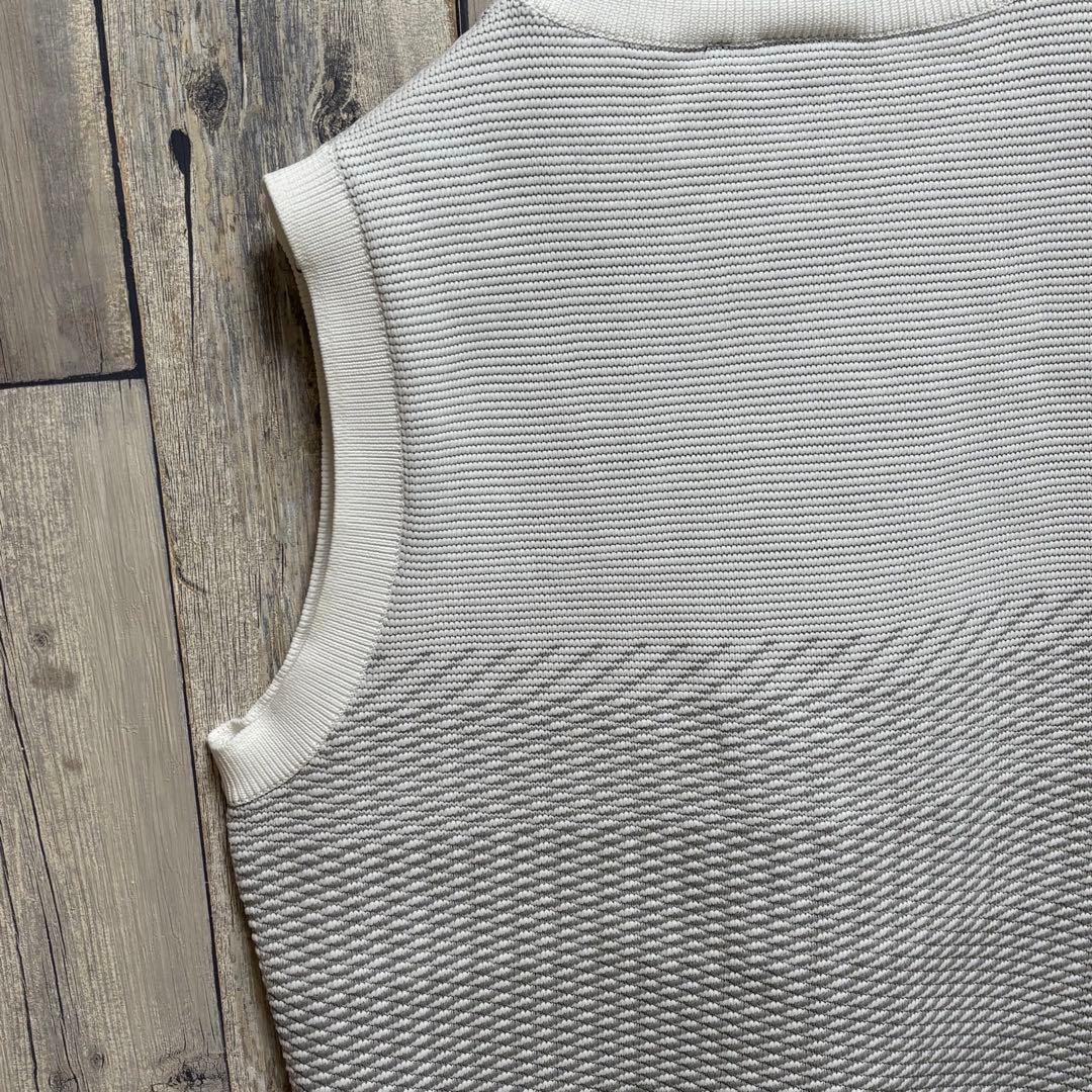 ウノピュウノウグァーレトレ　ゴルフ　ベスト　ニット　グラデーション　ホワイト