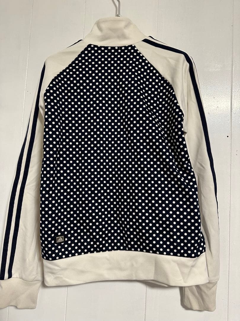 ベイビーわるきゅーれエブリデイ　杉本ちさと着用　adidas水玉ジャージ