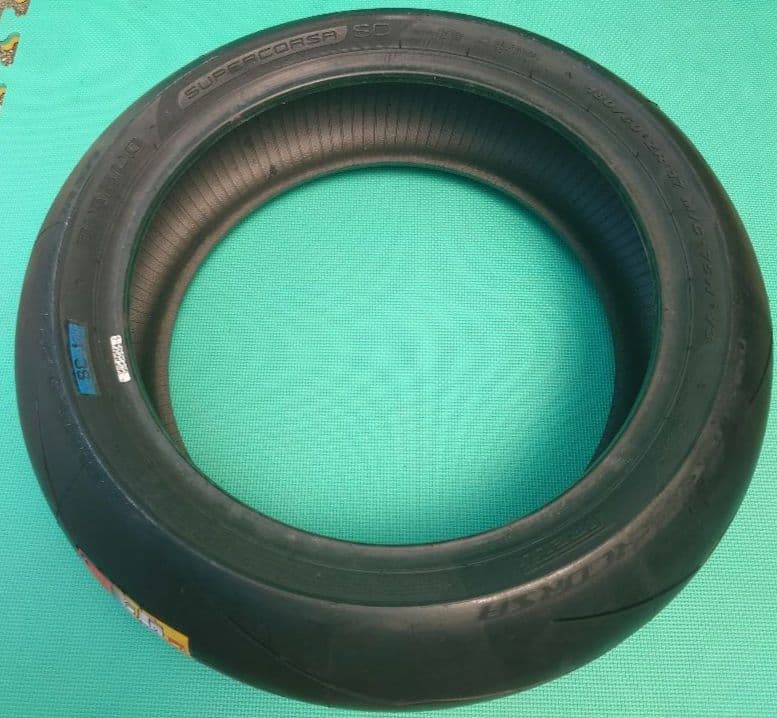 新品 ピレリ スーパーコルサ V3 SC1 180/60 ZR 17 リアタイヤ