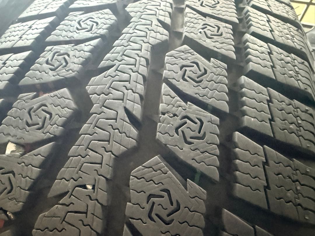 ジェッタTOYO Observe GSi-6 スタッドレス18インチ 4本