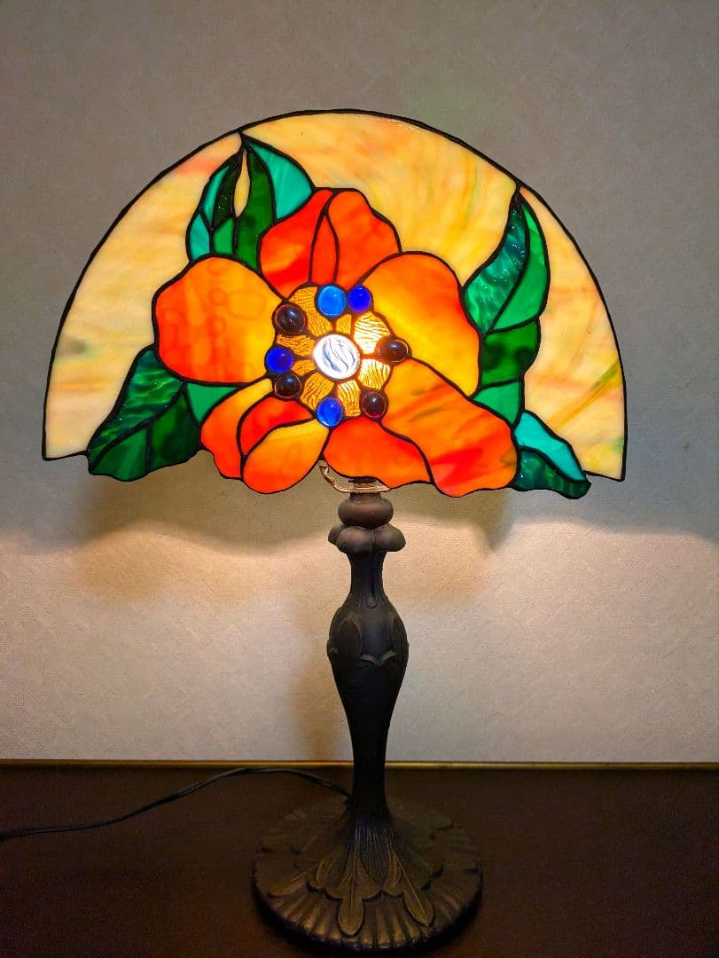 色鮮やかな花モチーフのハンドメイドステンドグラスランプ