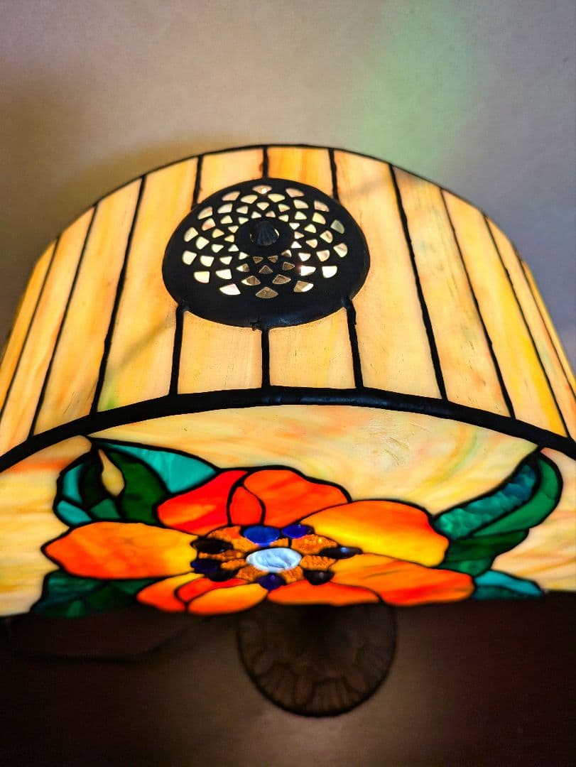 色鮮やかな花モチーフのハンドメイドステンドグラスランプ