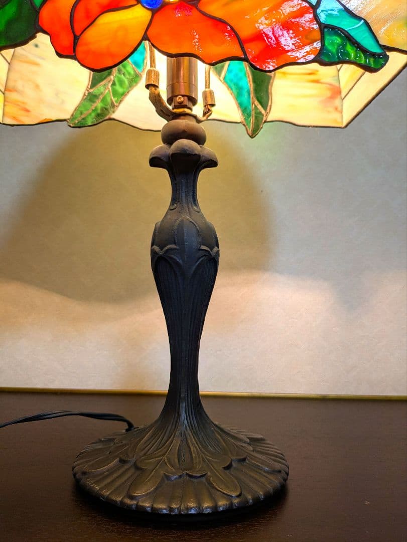 色鮮やかな花モチーフのハンドメイドステンドグラスランプ